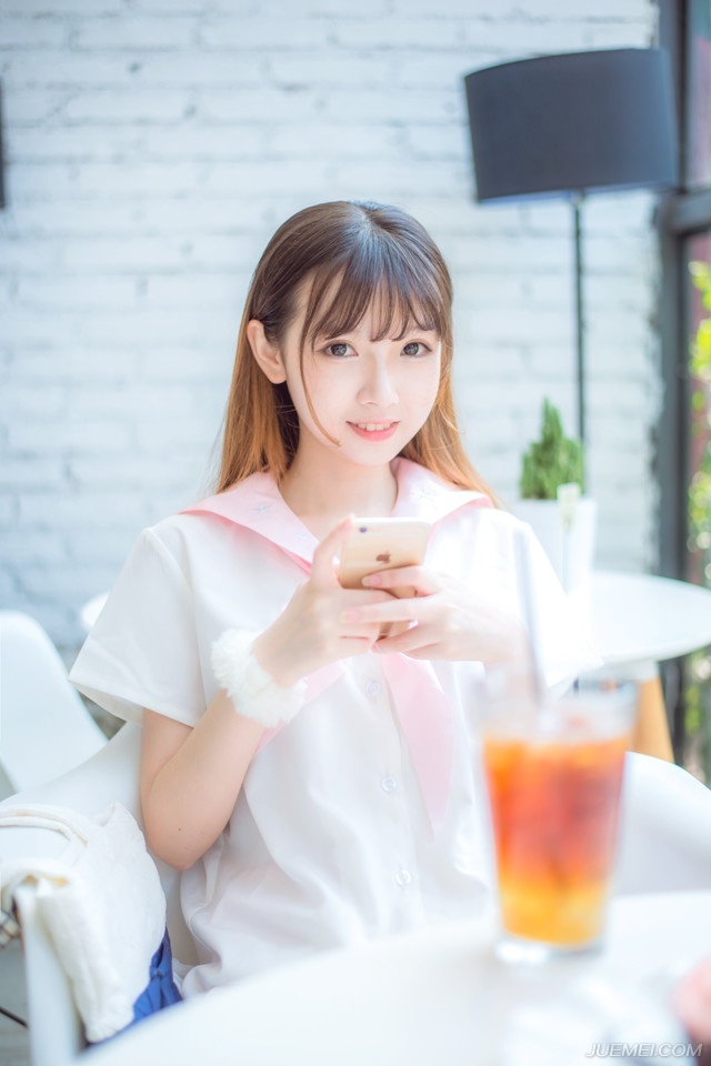 “这样会否太冒险了一些，可以等汉中兵马赶到再行上路。”邓贤苦笑道。